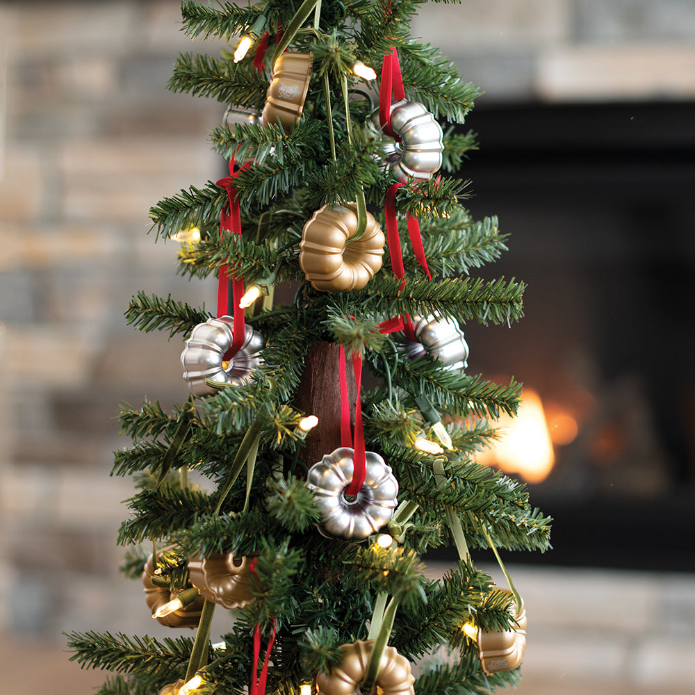 Bundt® Ornament - Classic