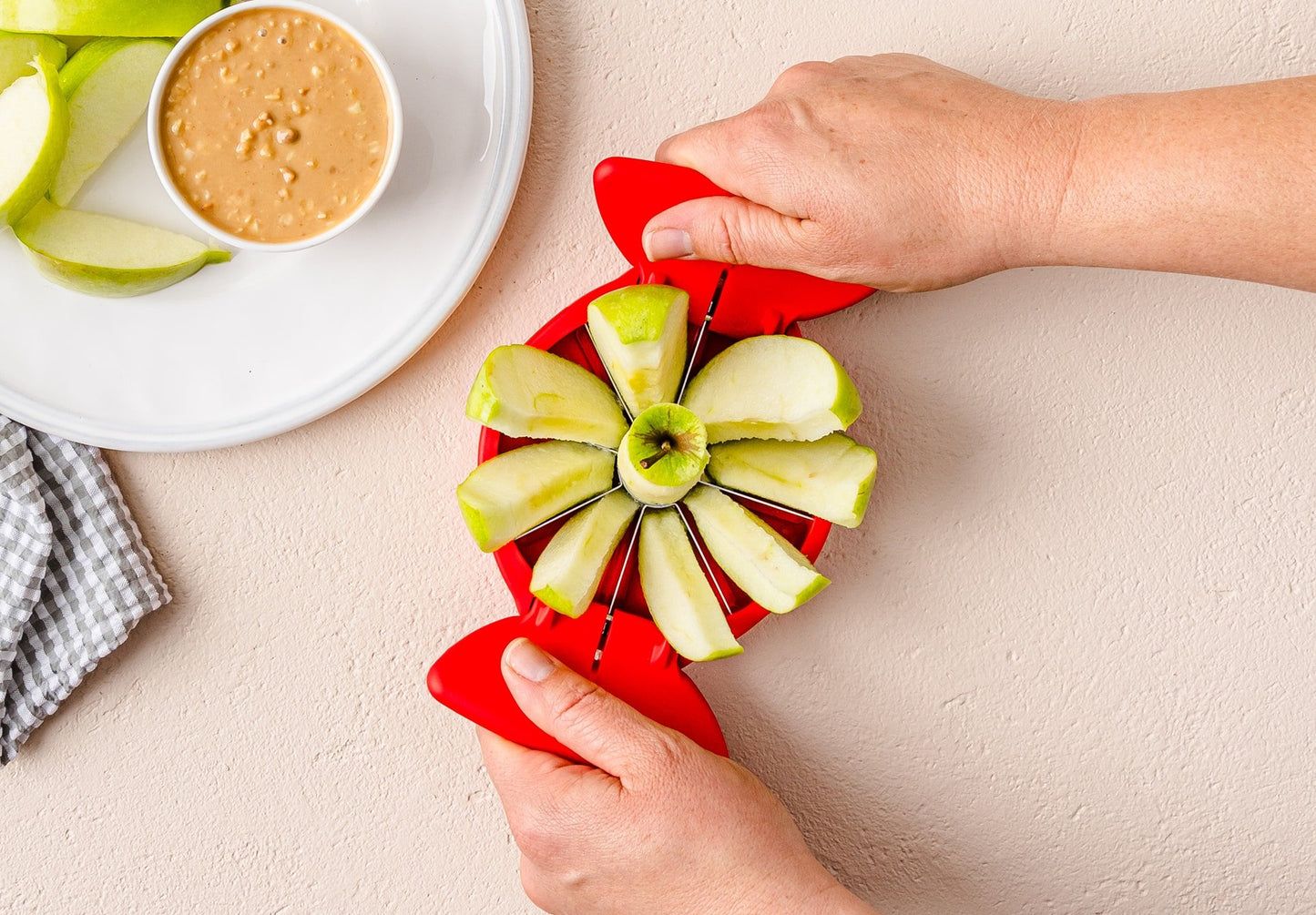 Flapple - Fold flat apple slicer