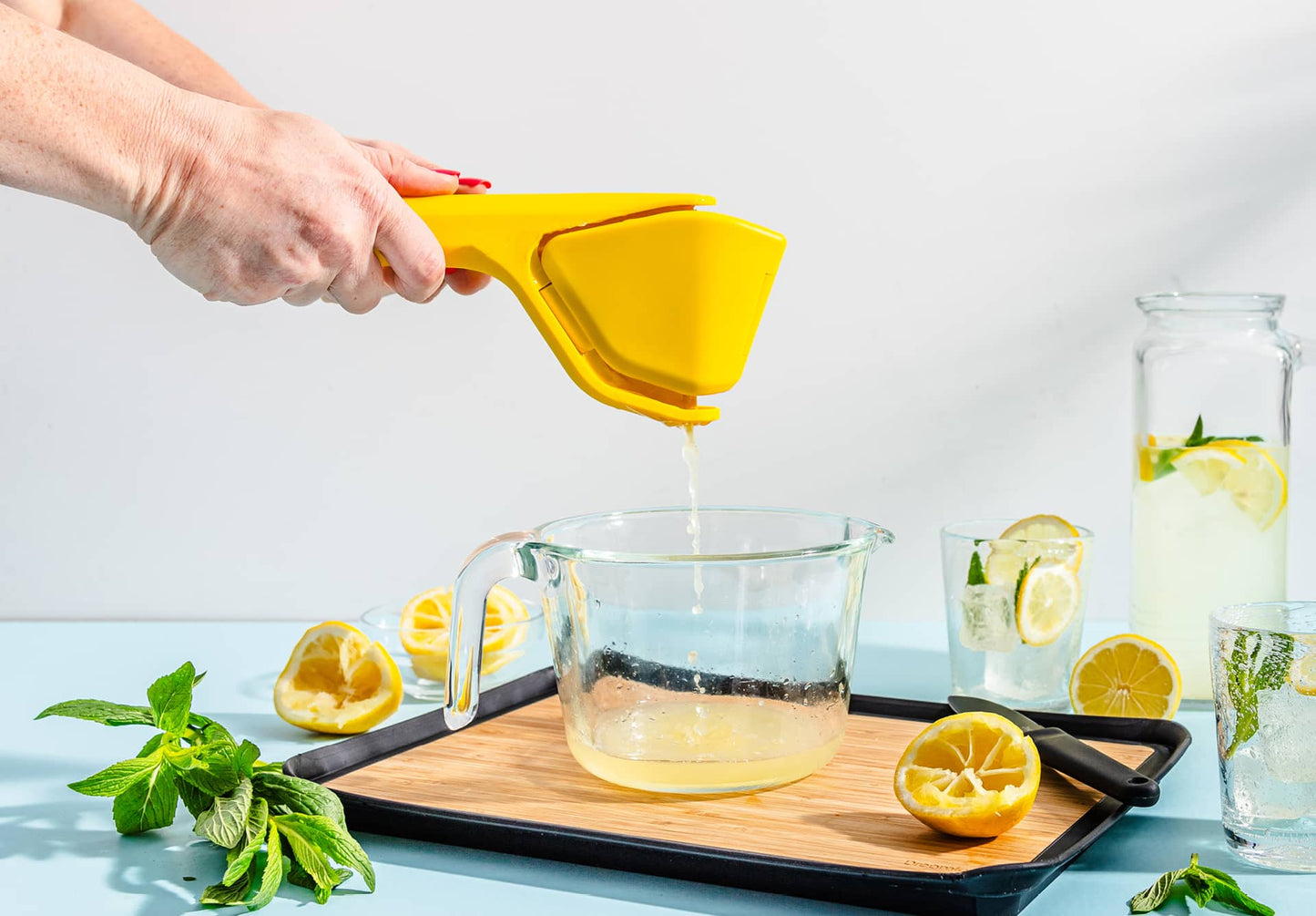 Fluicer Lemon fold flat easy juicer