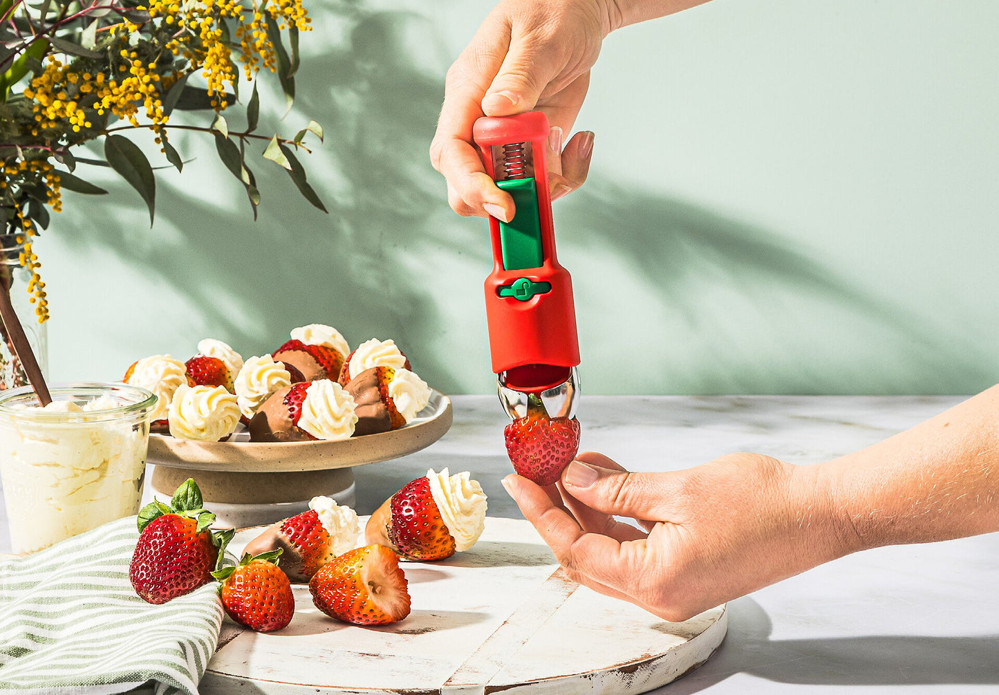 Hullapit - berry huller and pitter