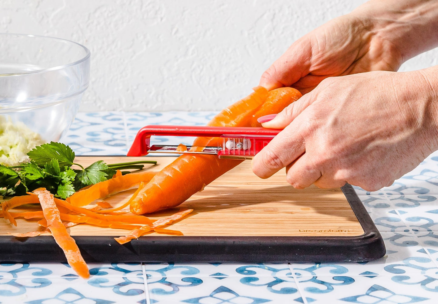 Sharple - always sharp safty peeler