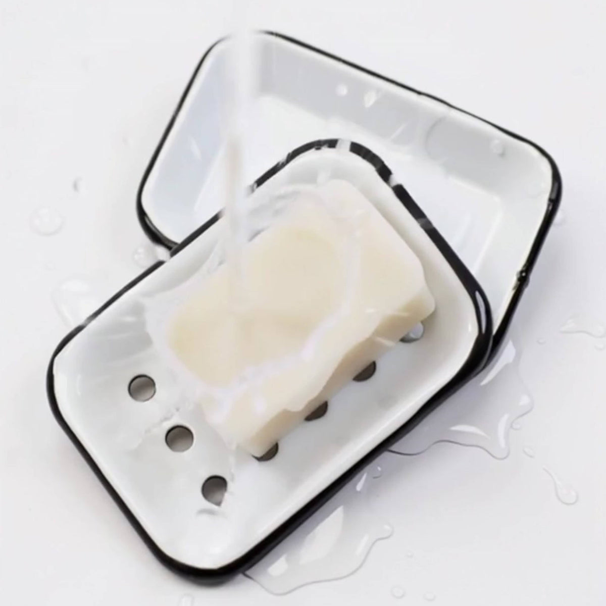 Enamel soap dish in white