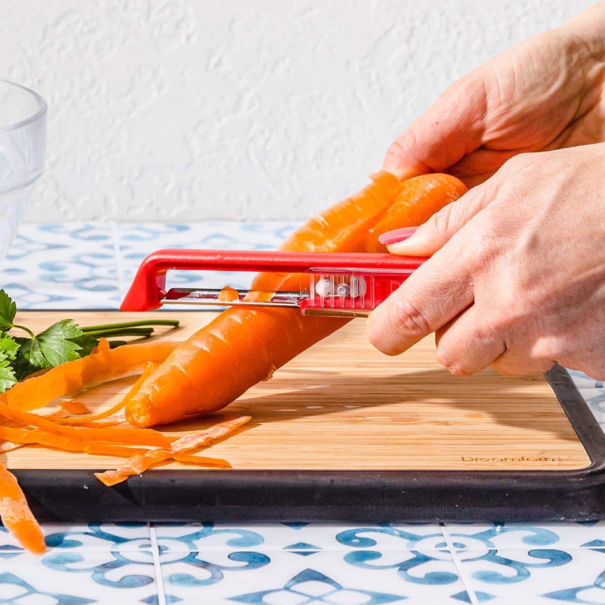 Sharple® - Self-sharpening Safety Peeler: Green