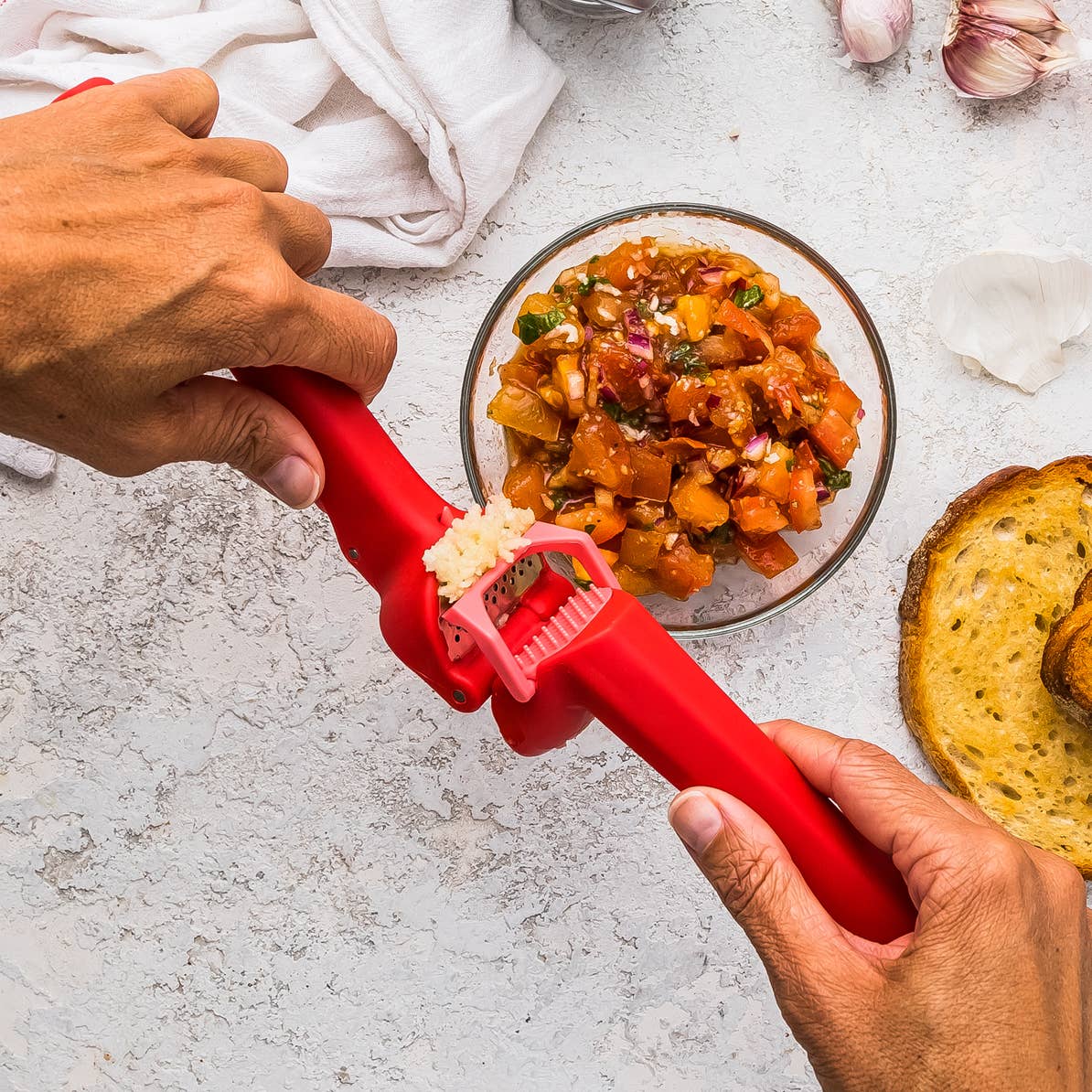 Garject Lite® - Self-cleaning Garlic Press: Black