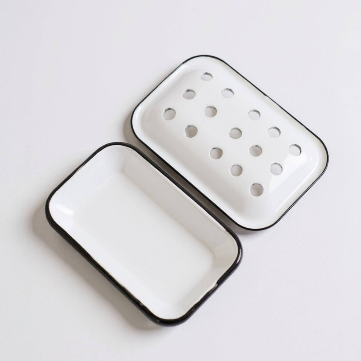 Enamel soap dish in white