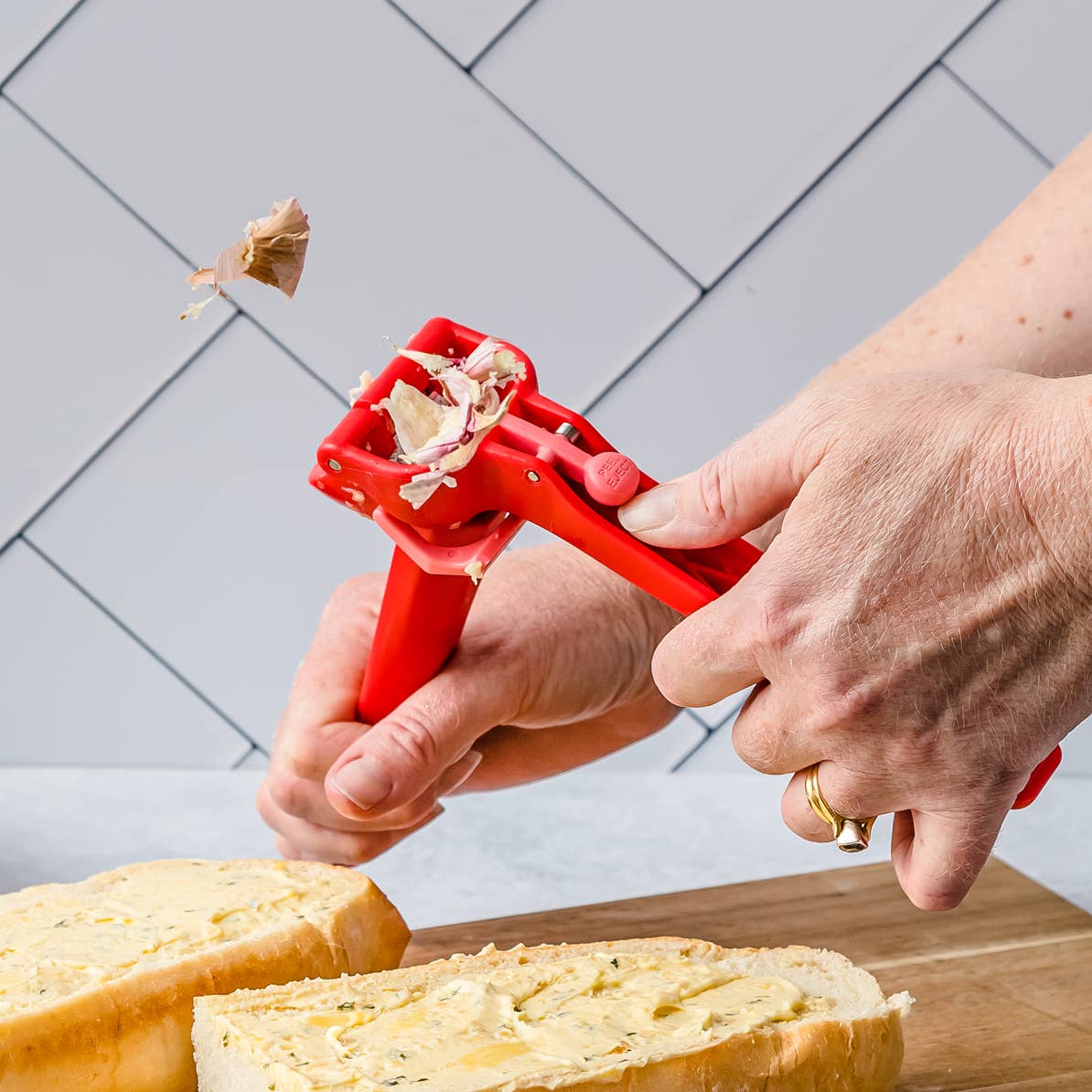 Garject Lite® - Self-cleaning Garlic Press: Black