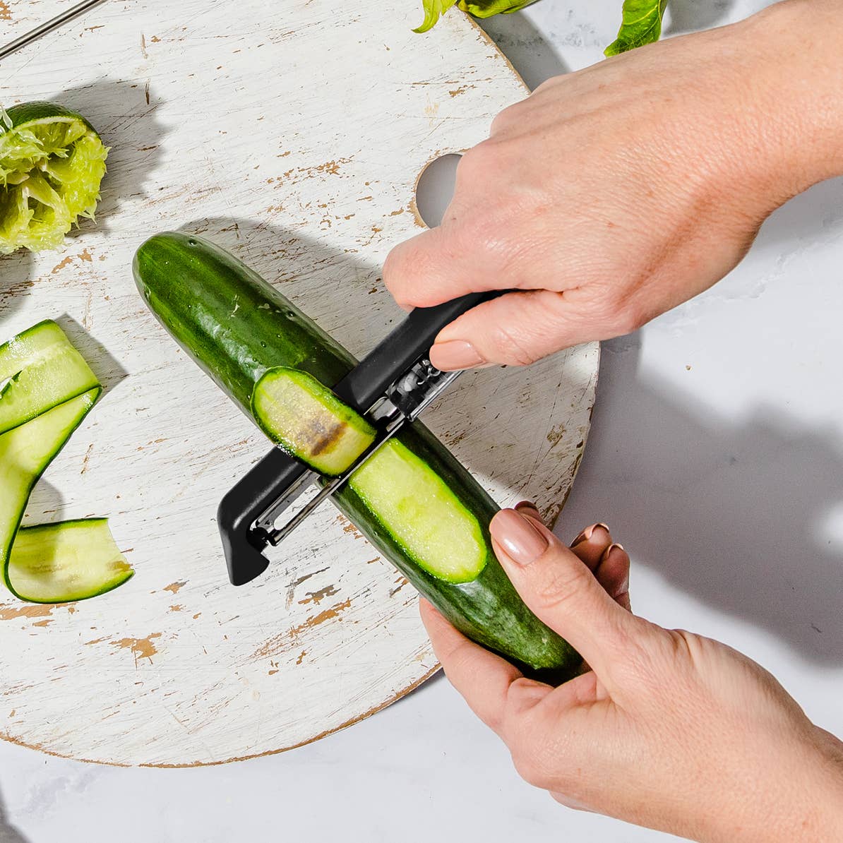 Sharple® - Self-sharpening Safety Peeler: Green