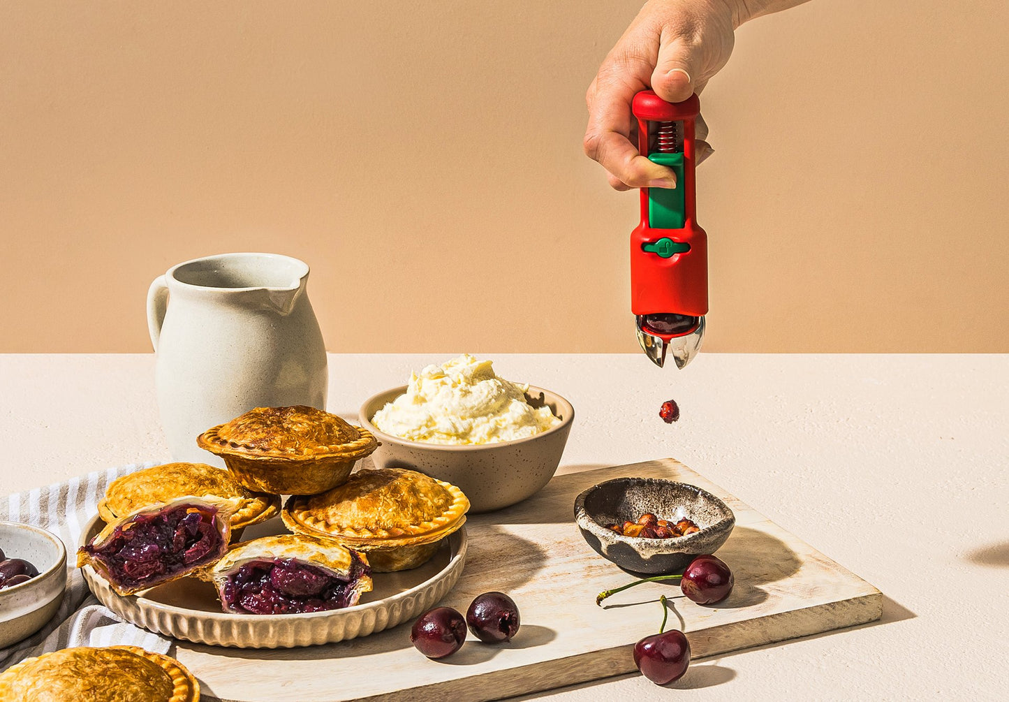 Hullapit - berry huller and pitter