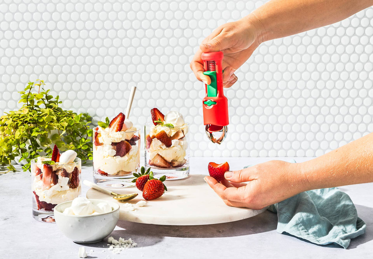 Hullapit® - 3-in-1 Strawberry Huller & Pitter