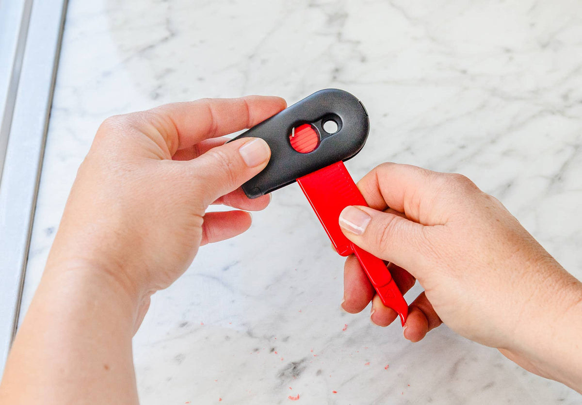 Cleana®  - Cleaning Scraper with Built-in Sharpener - CDU