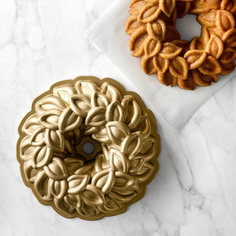 Laurel Wreath Bundt Pan