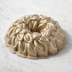 Laurel Wreath Bundt Pan
